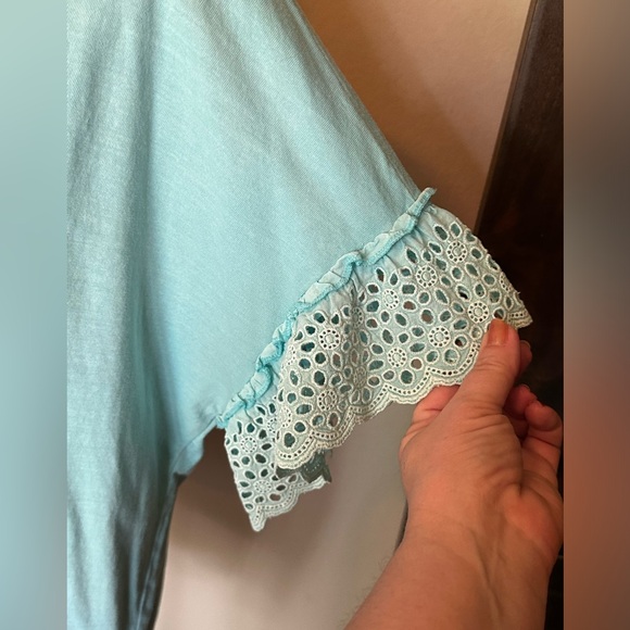 Pretty petite top - Picture 2 of 3